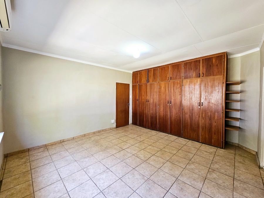 6 Bedroom Property for Sale in Bloemfontein Rural Free State